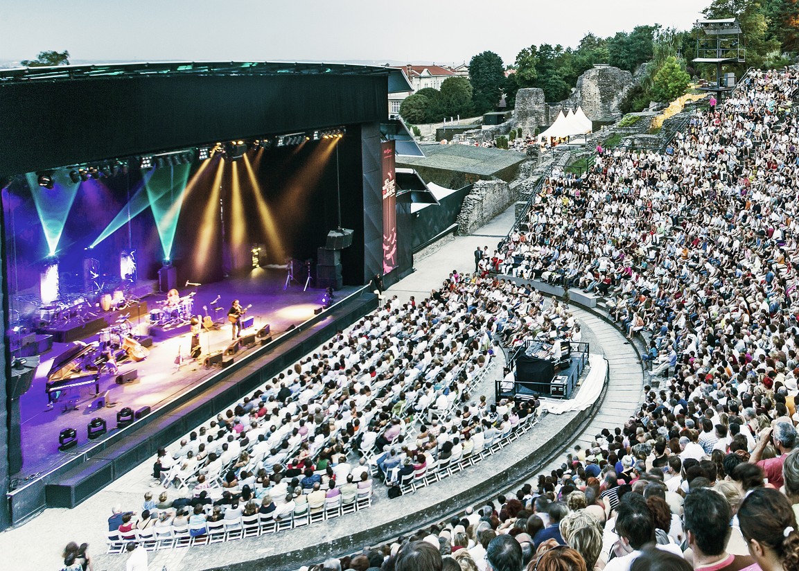 Attend A Concert At The Chastain Park Amphitheater | Atlanta Luxury Rentals