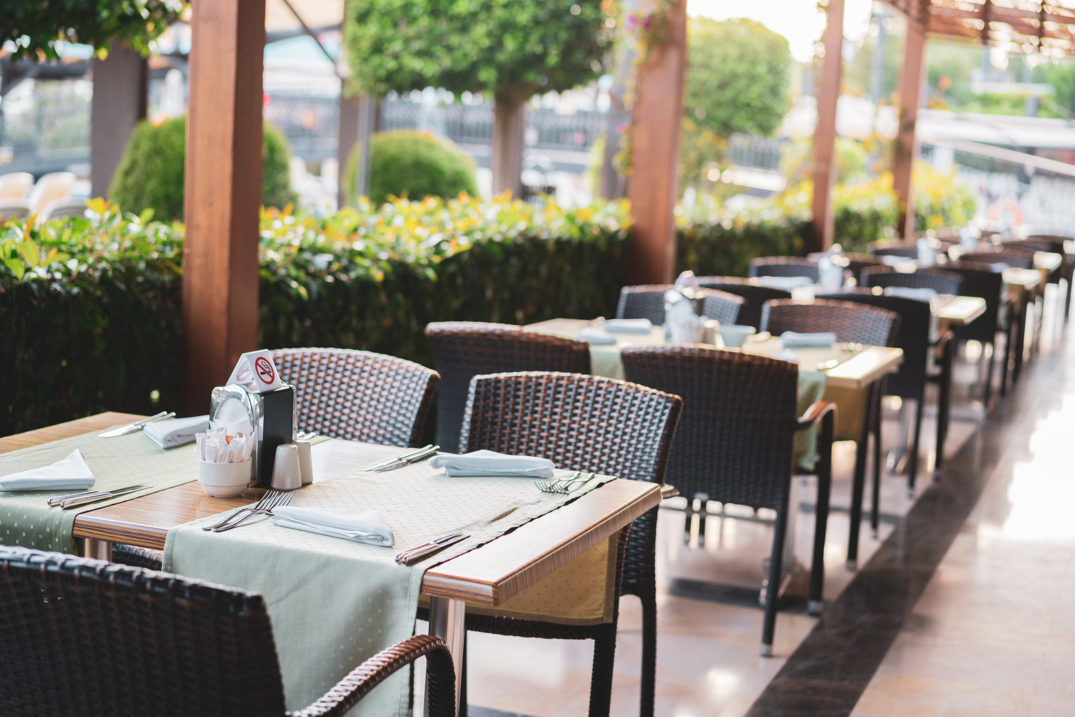 luxury-restaurant-table